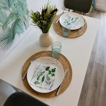 Jungle Avec Balcon Apartman